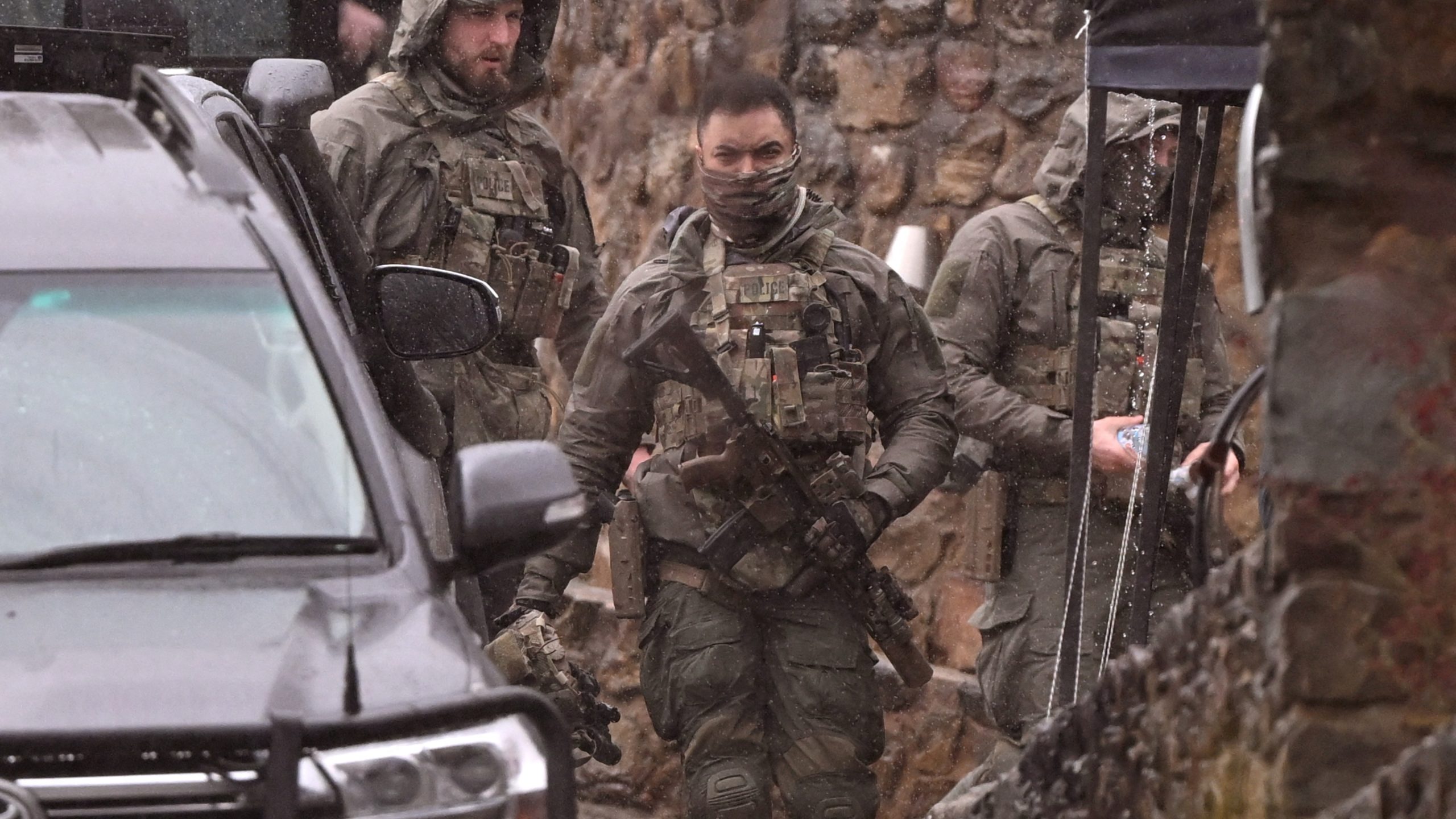 Australian Police Urge Gunman to Surrender