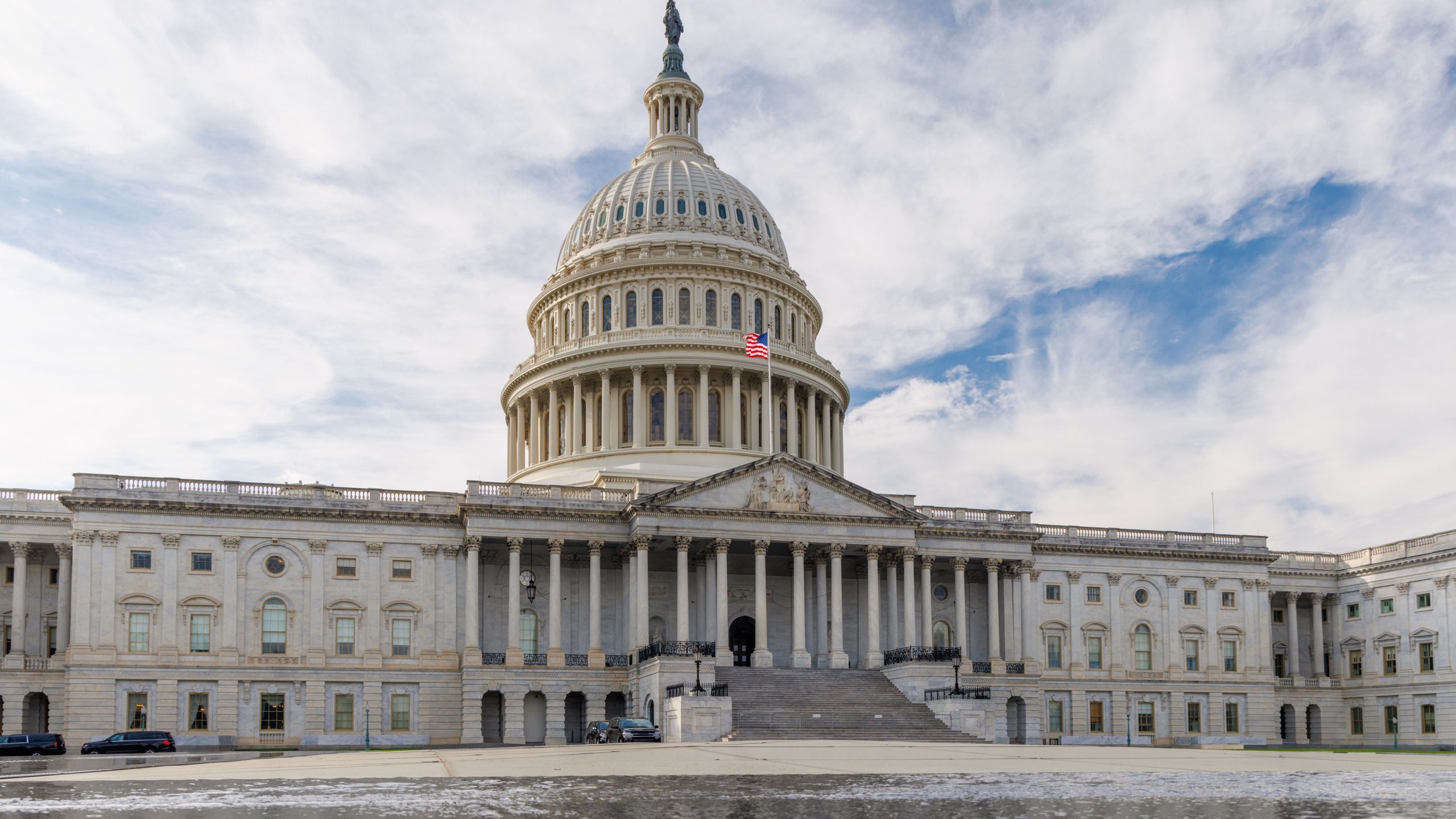 US Government Shutdown 2025: Travel Chaos, Parks Close